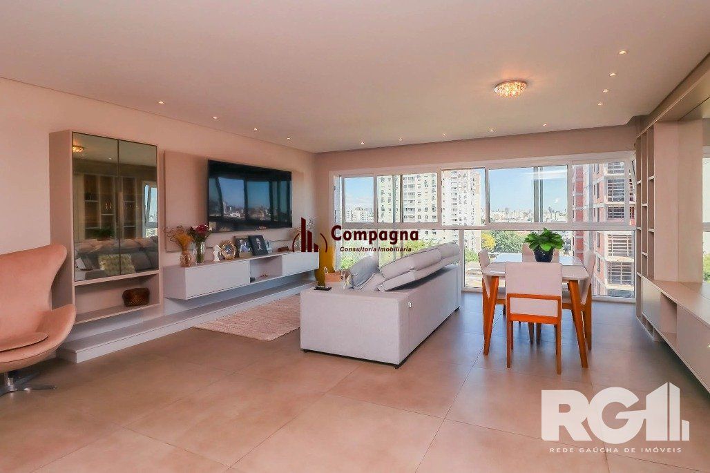 Apartamento com 3 Dormitórios, Suíte e Vaga Dupla – Andar Alto — foto 2