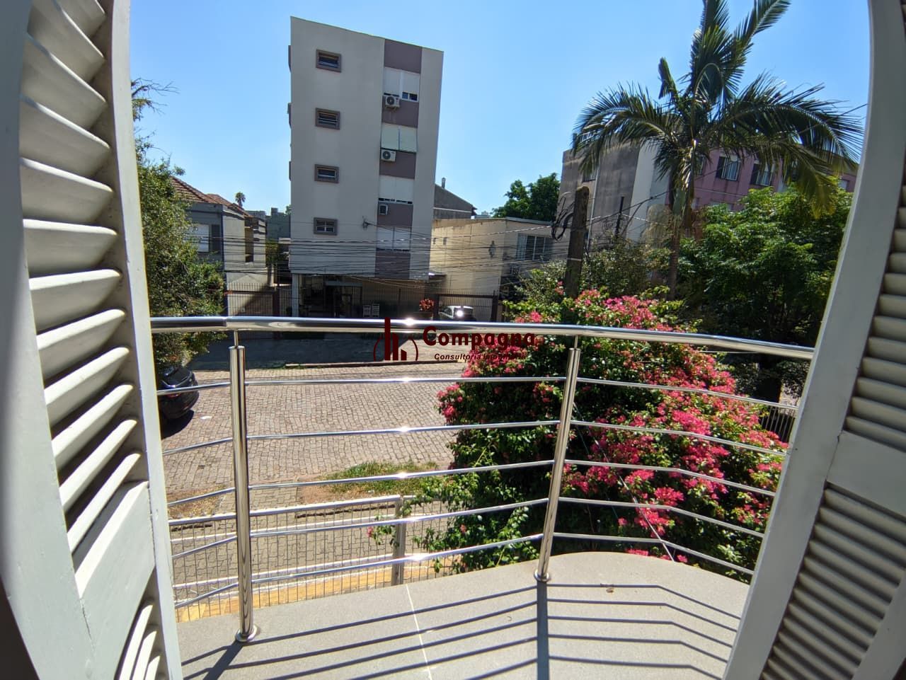 Casa com 3  Dormitórios, sacada e churrasqueira, no Bairro São João — foto 2