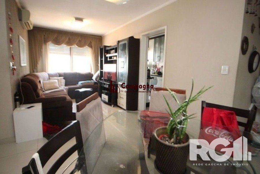 Amplo apartamento com 92m² privativos e 3 dormitórios, próximo a Sicredi na Av. Assis Brasil.