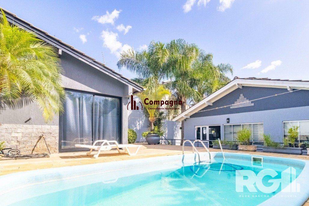 Casa térrea com 3 dormitórios, suíte e espaço gourmet.