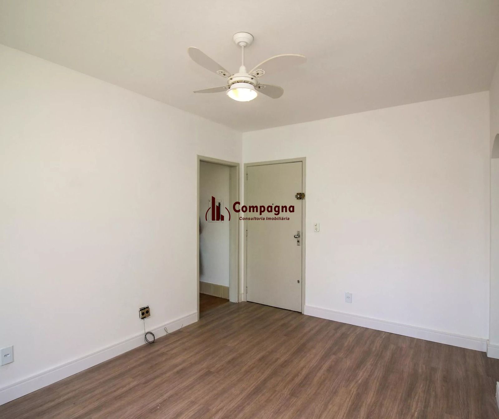 Apartamento com 2 dormitórios, banheiro auxiliar e 2 vagas cobertas. — foto 5