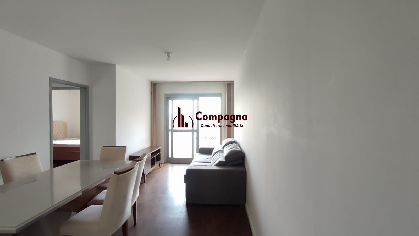 Apartamento 2 dorm com sacada, Mobiliado 1 vaga coberta Porto Alegre