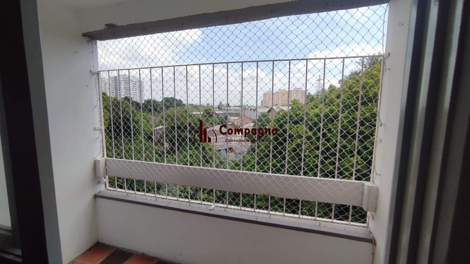Apartamento 2 dorm com sacada, Mobiliado 1 vaga coberta Porto Alegre — foto 4