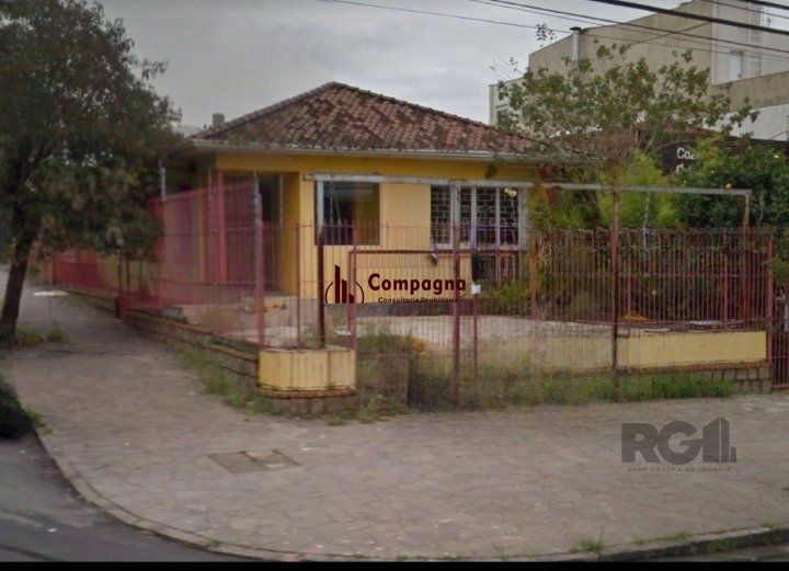 Terreno de esquina com área de 363m² localizado no bairro Vila Ipiranga em porto Alegre/RS.