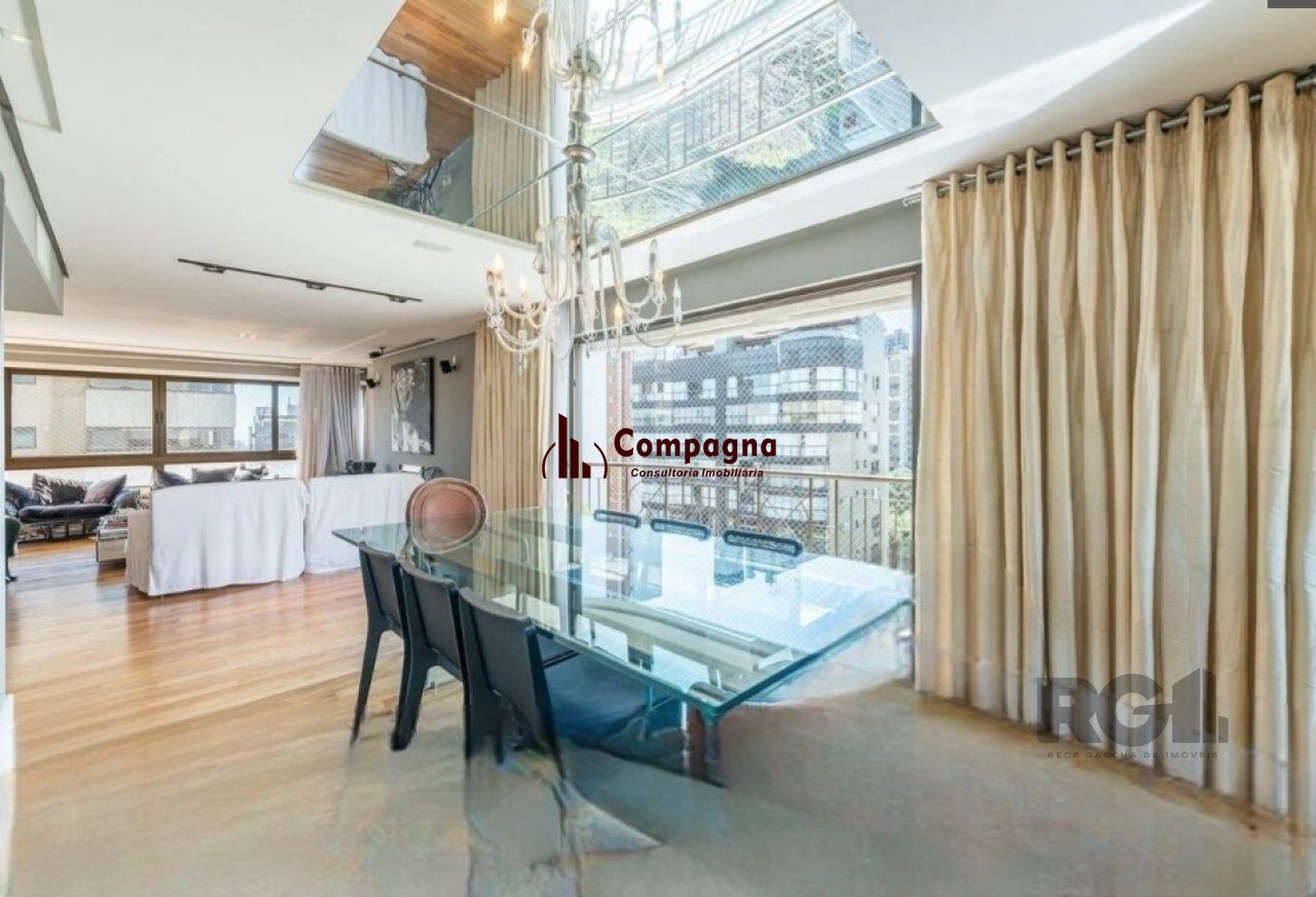 Casa no bairro Boa Vista em porto alegre com piscina, churrasqueira, lareira e garagem para 3 carros. — foto 4
