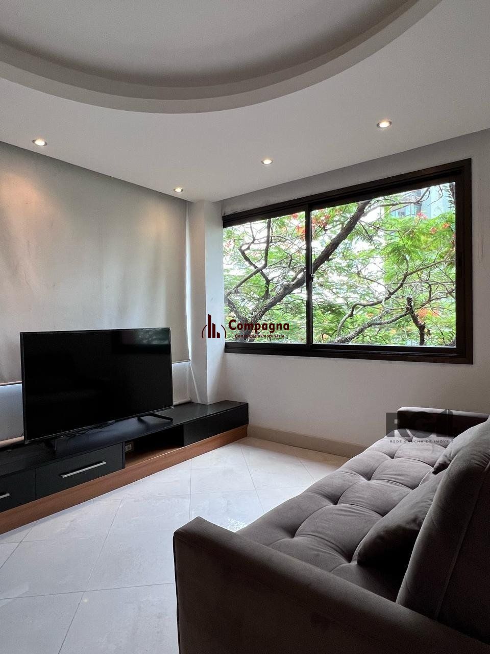 Excelente apartamento inteiramente decorado e mobiliado, com ótimo acabamento em localização privilegiada.