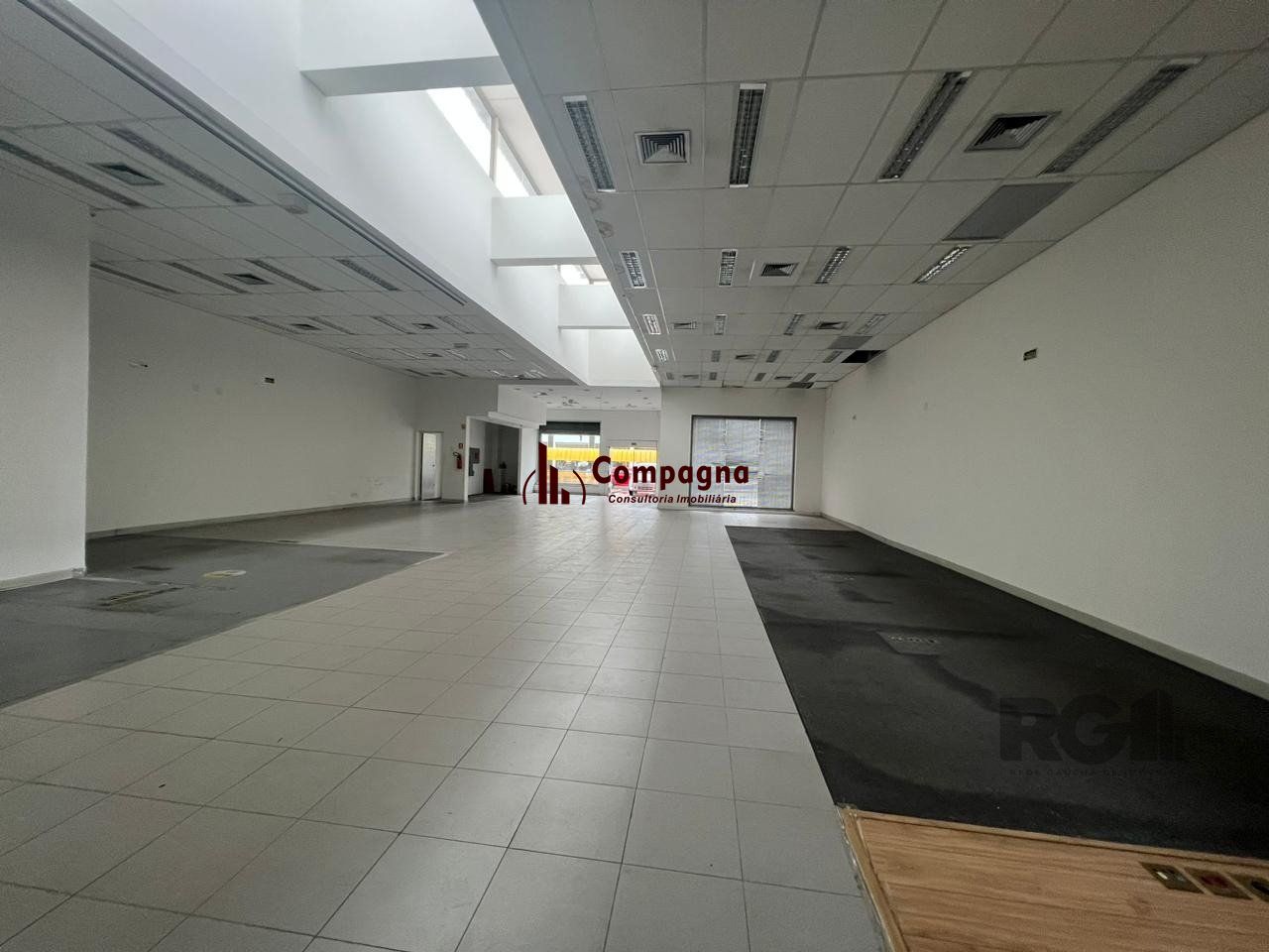 Loja para Venda - 450m², 0 dormitórios, 1 vaga - Petrópolis — foto 5
