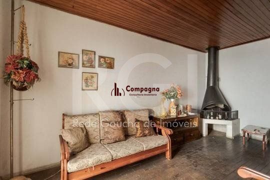 Casa composta por seis(6) dormitórios, no bairro Passo da Areia em Porto Alegre/RS. — foto 5