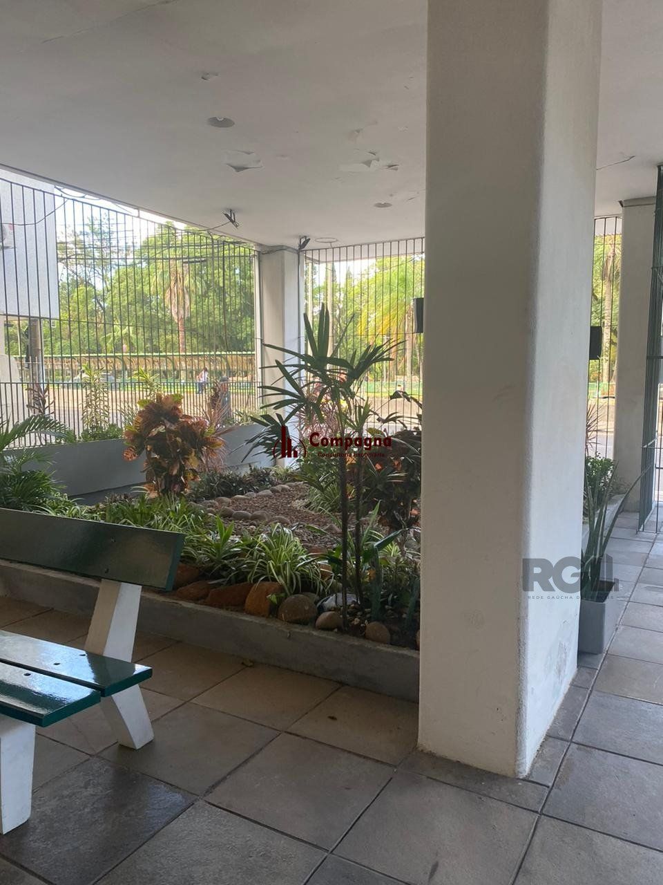 Vende-se apartamento impecável de 2 dormitórios — foto 4