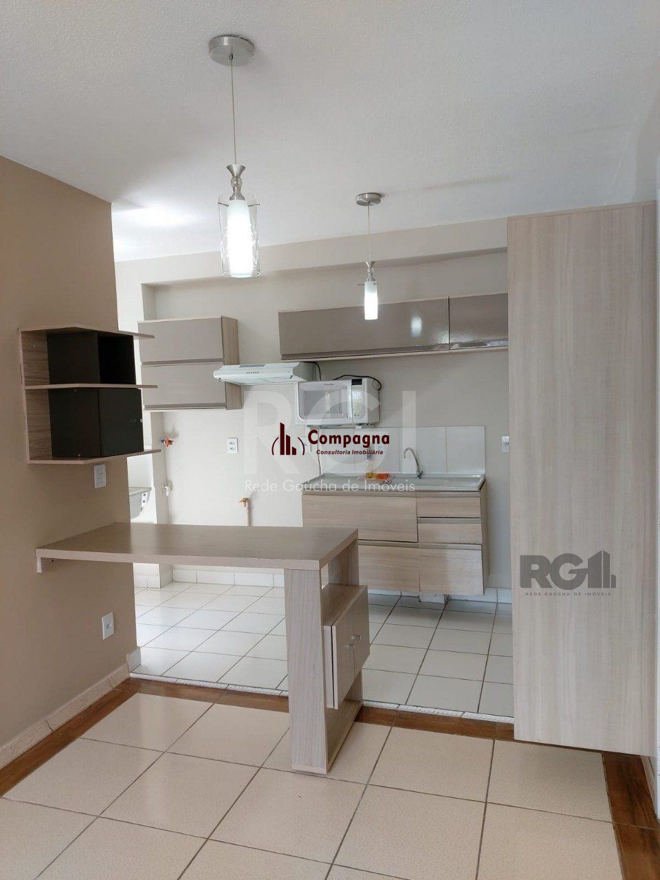 Apartamento com 01 dormitório, sala, cozinha, banheiro social, bem arejado,  ótima localização, próximo a UNIVERSIDADE DA FAPA. — foto 3
