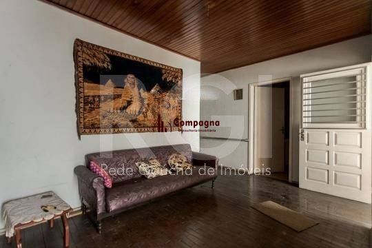Casa composta por seis(6) dormitórios, no bairro Passo da Areia em Porto Alegre/RS. — foto 4
