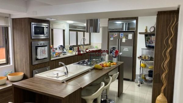 Apartamento em Porto Alegre, no bairro Auxiliadora, com 4 dormitório(s), e 4 banheiros, à venda. — foto 4