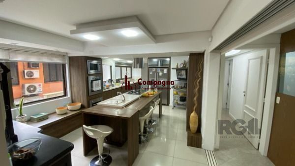 Apartamento em Porto Alegre, no bairro Auxiliadora, com 4 dormitório(s), e 4 banheiros, à venda. — foto 2
