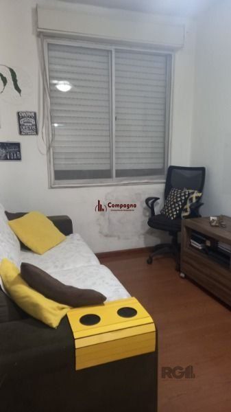 Apartamento em Porto Alegre, no bairro Cristal, com 1 dormitório(s), e 1 banheiros, à venda. — foto 2