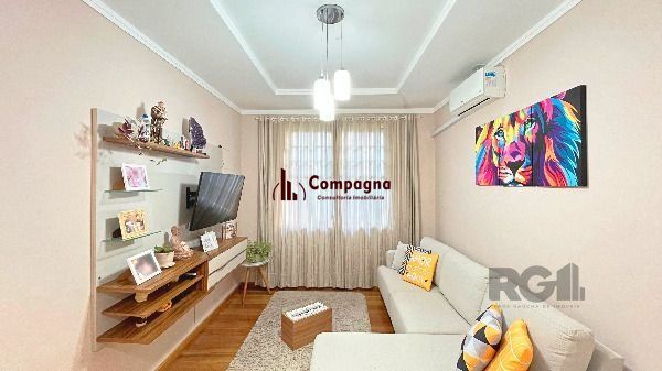 Casa em Porto Alegre, no bairro Medianeira, com 3 dormitório(s), e 3 banheiros, à venda. — foto 2