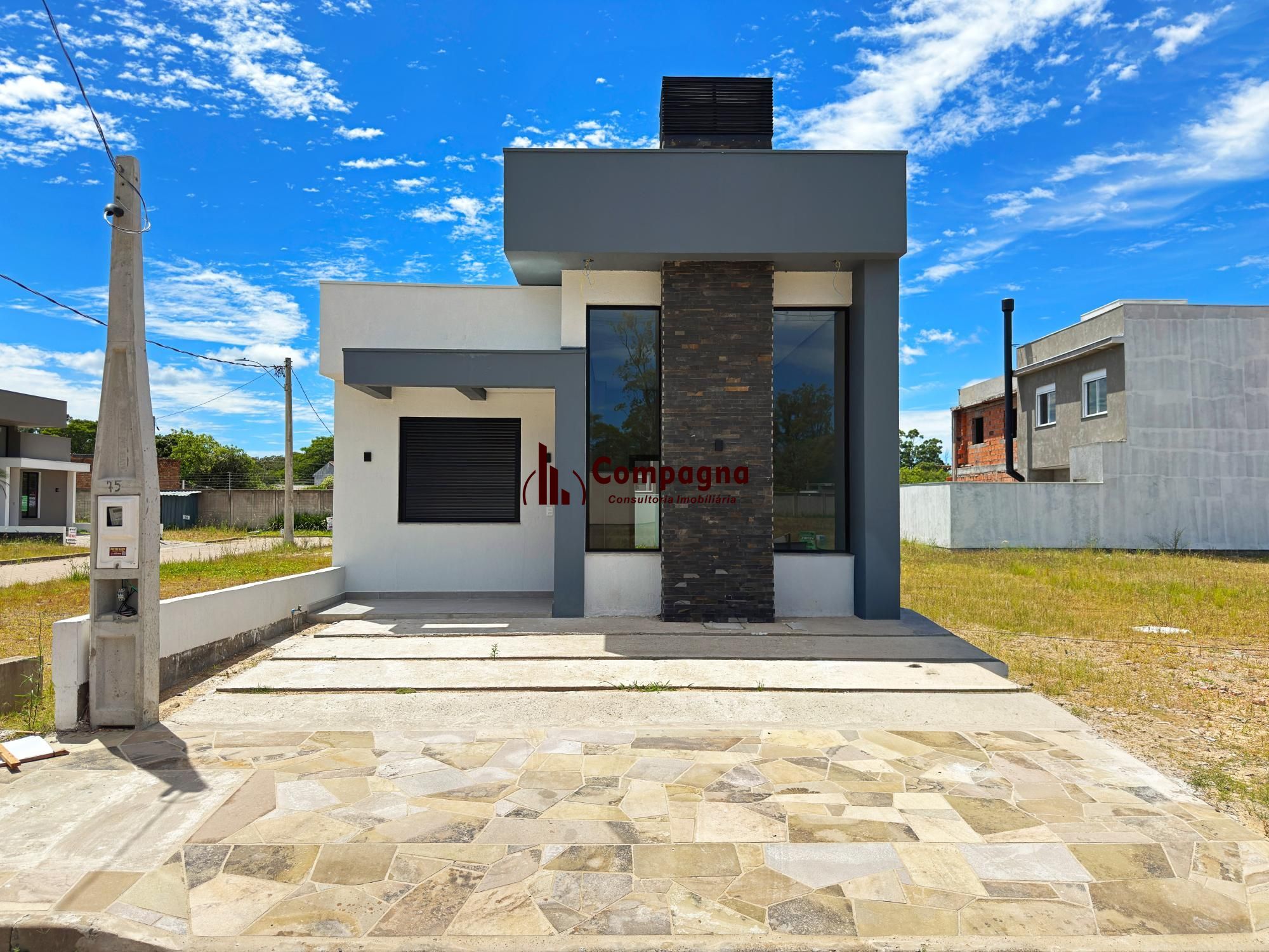Residência nova em condomínio com 3 dormitórios
