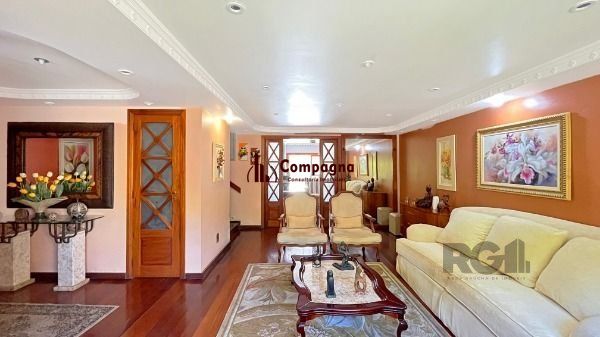 Casa em Porto Alegre, no bairro Ipanema, com 3 dormitório(s), e 3 banheiros, à venda. — foto 4