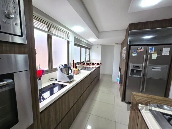 Apartamento em Porto Alegre, no bairro Auxiliadora, com 4 dormitório(s), e 4 banheiros, à venda. — foto 5
