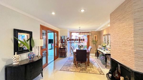 Casa Condominio em Porto Alegre, no bairro Cristal, com 4 dormitório(s), e 4 banheiros, à venda. — foto 3