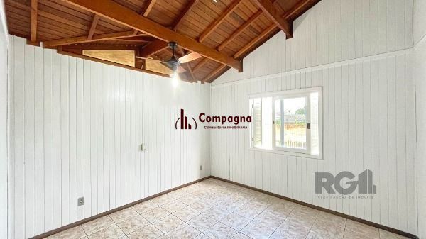 Casa em Porto Alegre, no bairro Guarujá, com 2 dormitório(s), e 2 banheiros, à venda. — foto 5