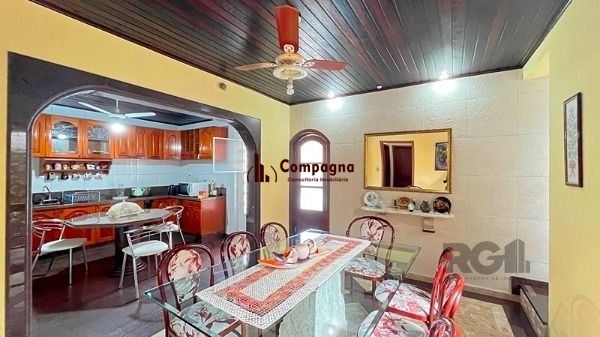 Casa em Porto Alegre, no bairro Guarujá, com 5 dormitório(s), e 5 banheiros, à venda. — foto 4