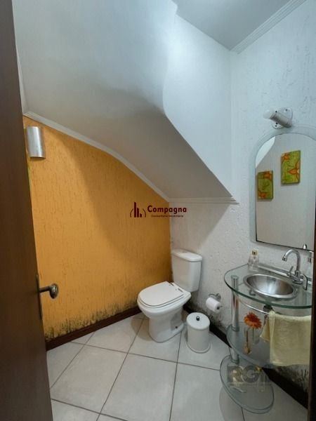 Casa em Porto Alegre, no bairro Hípica, com 3 dormitório(s), e 3 banheiros, à venda. — foto 4