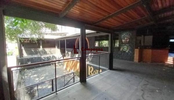 Casa Comercial em Porto Alegre, no bairro Moinhos de Vento, e 0 banheiros, à venda. — foto 3