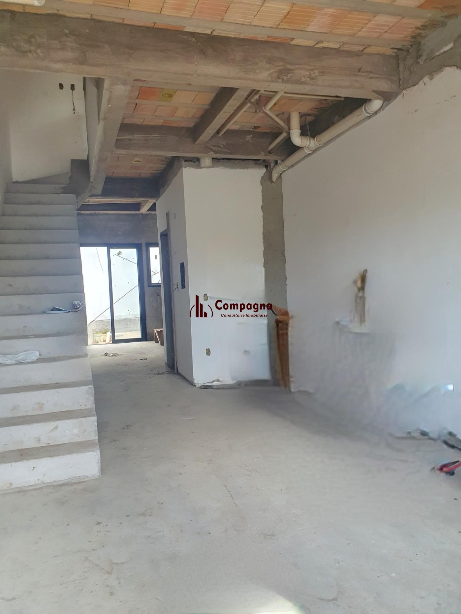 Casa em Porto Alegre, no bairro Hípica, com 2 dormitório(s), e 2 banheiros, à venda. — foto 2