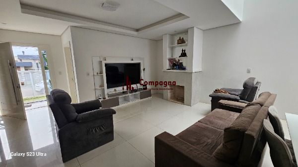 Casa em Porto Alegre, no bairro Hípica, com 3 dormitório(s), e 3 banheiros, à venda. — foto 5