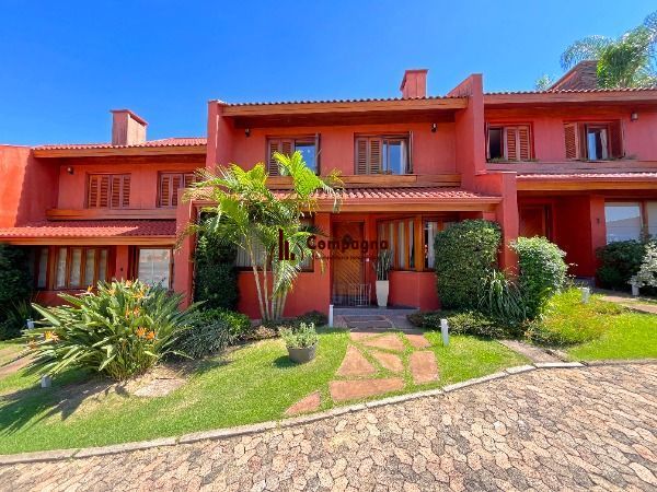 Casa Condominio em Porto Alegre, no bairro Cristal, com 4 dormitório(s), e 4 banheiros, à venda.