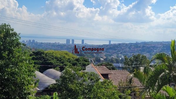 Casa em Porto Alegre, no bairro Teresópolis, com 2 dormitório(s), e 2 banheiros, à venda. — foto 2