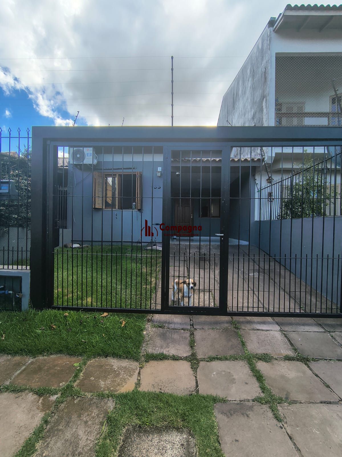 Casa terrea de 3 dormitorios sendo uma suite no bairro Hipica