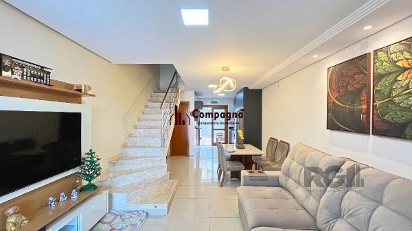 Casa em Porto Alegre, no bairro Guarujá, com 2 dormitório(s), e 2 banheiros, à venda. — foto 4