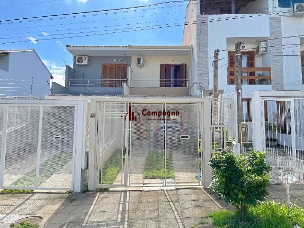 Casa em Porto Alegre, no bairro Guarujá, com 2 dormitório(s), e 2 banheiros, à venda. — foto 2
