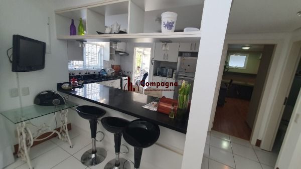 Casa em Porto Alegre, no bairro Espírito Santo, com 3 dormitório(s), e 3 banheiros, à venda. — foto 5