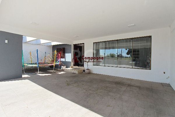 Casa para Venda - 400m², 4 dormitórios, sendo 2 suites, 4 vagas - Guarujá — foto 4