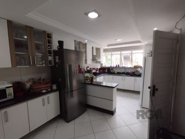Casa em Porto Alegre, no bairro Ipanema, com 6 dormitório(s), e 6 banheiros, à venda. — foto 4