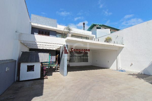 Casa para Venda - 400m², 4 dormitórios, sendo 2 suites, 4 vagas - Guarujá — foto 2