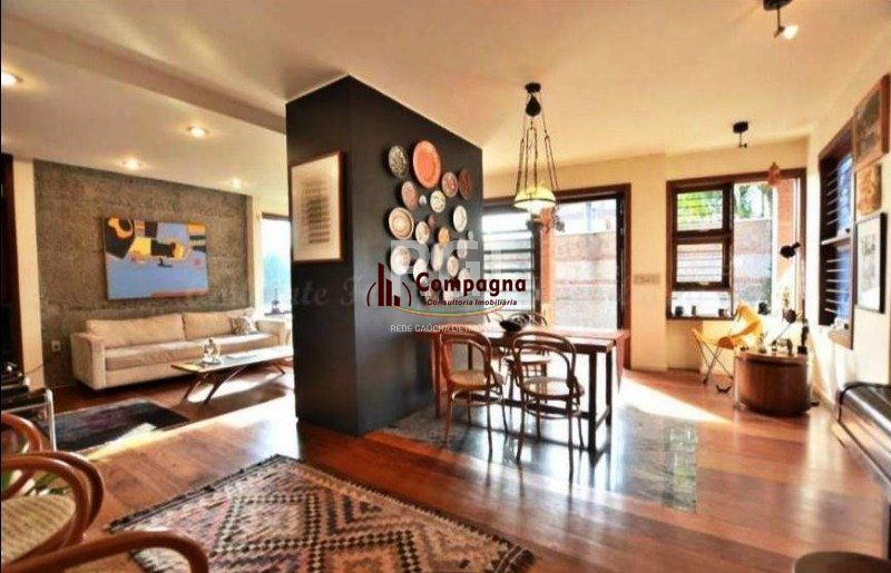 Casa para Venda - 276m², 3 dormitórios, sendo 1 suites, 5 vagas - Medianeira