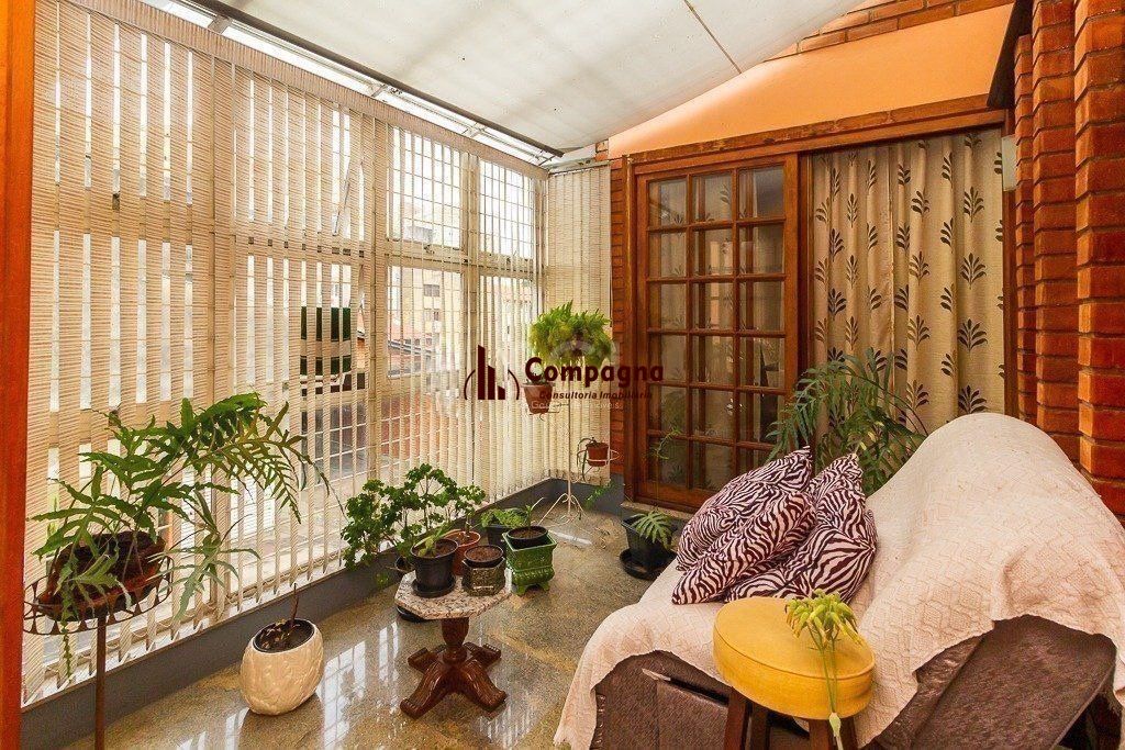 Casa para Venda - 350m², 3 dormitórios, sendo 2 suites, 5 vagas - Santo Antonio — foto 4