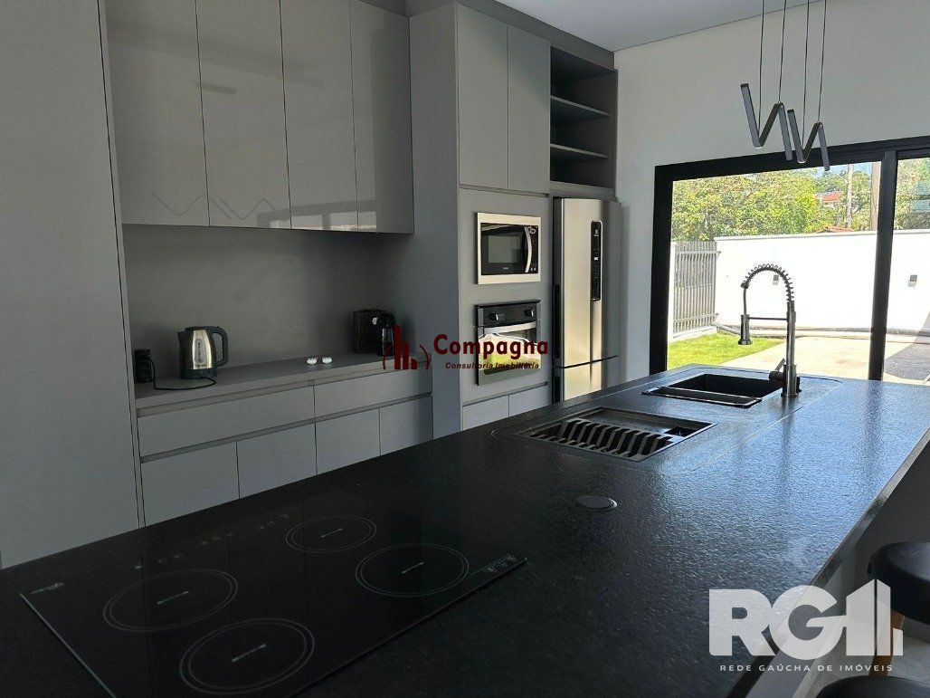 Casa de alto padrão a venda, totalmente mobiliada, com 2 dormitórios, 1 suite e 2 vagas no centro de Nova Santa Rita. — foto 4