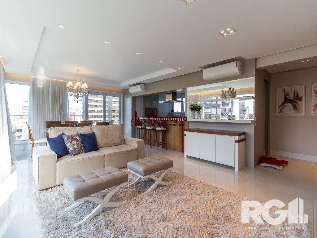 Belíssimo apartamento todo decorado por arquiteto. Apartamento com 170 m2, 3 suítes, sendo 1 suíte máster no bairro Petrópolis. — foto 2