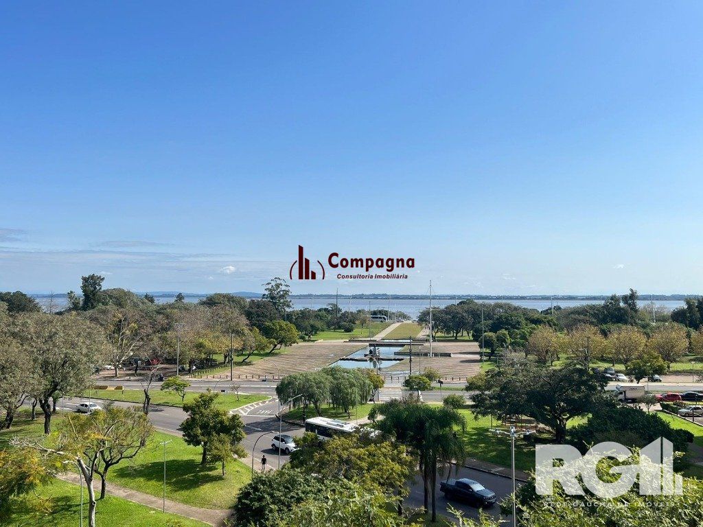 Apartamento com 143 m² privativos, possui 3 suítes, (sendo 1 máster), living, cozinha, dependência de empregada, lavabo, 143 m² de área privativa, 2 vagas de garagem. — foto 5
