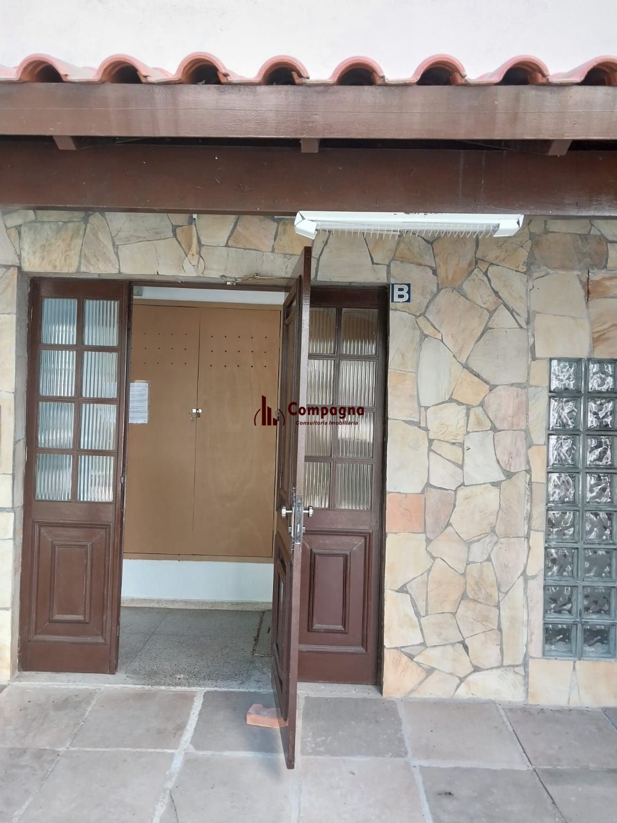 Apto 1D desocupado com BOX no Humaitá P. Alegre, Preço Atrativo — foto 4