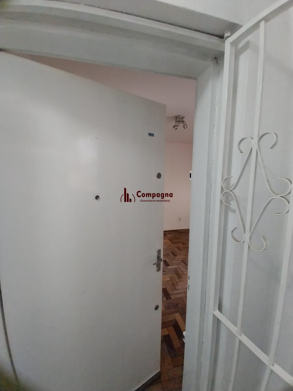 Apto 1D desocupado com BOX no Humaitá P. Alegre, Preço Atrativo — foto 2