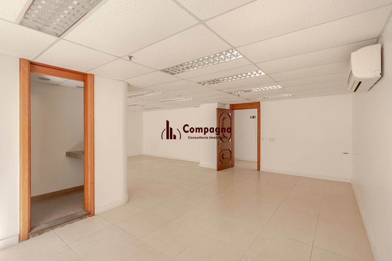 Conjunto Comercial, meio andar inteiro com várias salas e salão! — foto 4