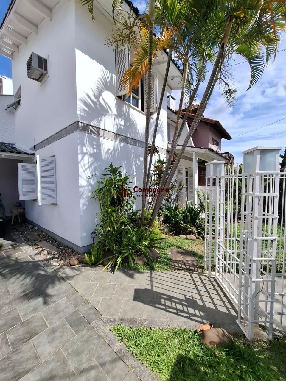 Casa em Porto Alegre, no bairro Ipanema, com 3 dormitório(s), e 3 banheiros, à venda. — foto 2
