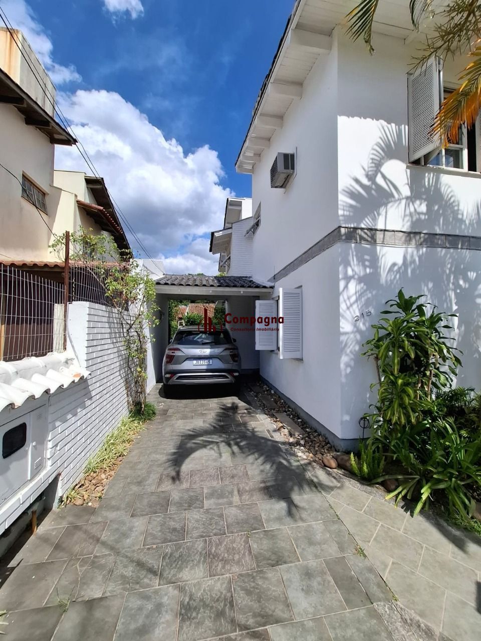 Casa em Porto Alegre, no bairro Ipanema, com 3 dormitório(s), e 3 banheiros, à venda. — foto 3