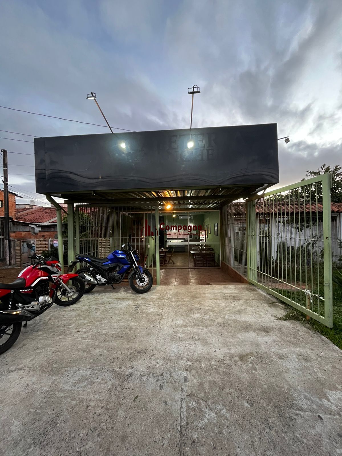 **Oportunidade Única! Casa Comercial no coração da Hípica, Porto Alegre!**