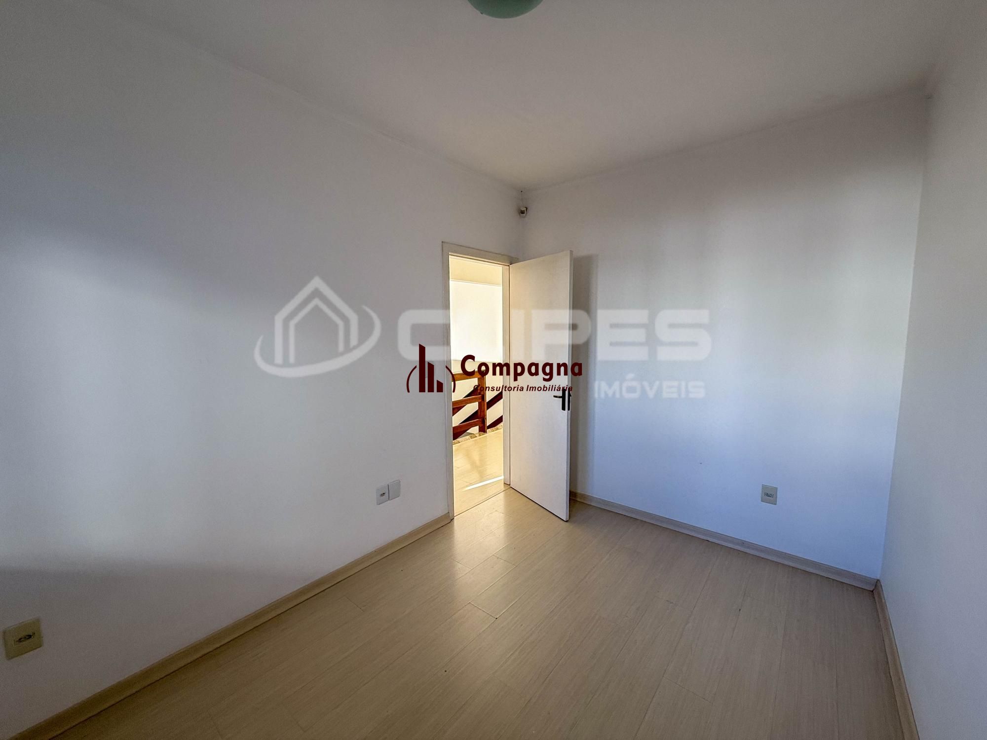 Sobrado para Venda - 140m², 3 dormitórios, sendo 1 suites, 2 vagas - Hípica — foto 2